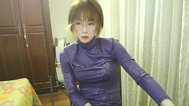 adawang1986 online show from May 6, 12:54 pm