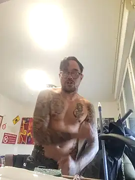 Snapshot of mileflav0r chatting on December 3, 10:35 am mileflav0r online show from December 3, 10:35 am