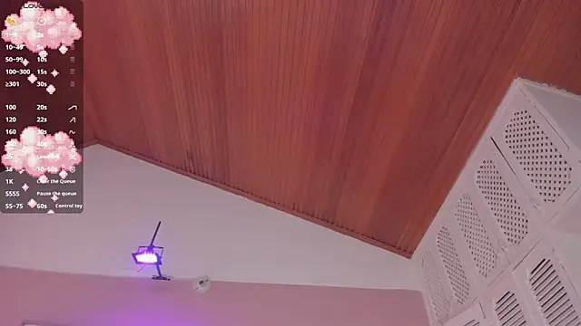 Snapshot of elodie_walker chatting on March 14, 12:21 pm elodie walker online show from March 14, 12:21 pm