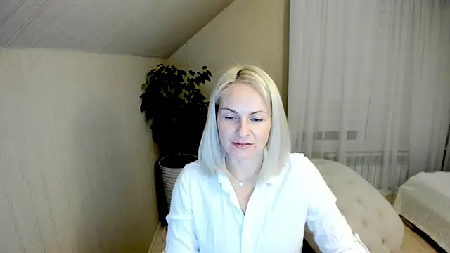 Snapshot of Alicee_Gracee chatting on December 7, 8:05 pm Alicee Gracee online show from December 7, 8:05 pm