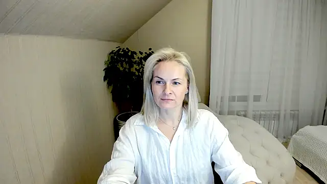 Snapshot of Alicee_Gracee chatting on December 7, 11:23 pm Alicee Gracee online show from December 7, 11:23 pm