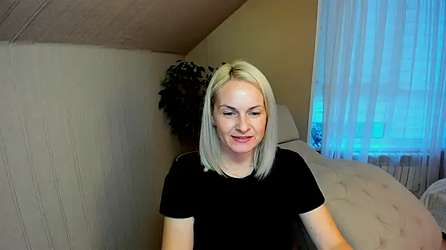 Snapshot of Alicee_Gracee chatting on December 10, 11:54 am Alicee Gracee online show from December 10, 11:54 am