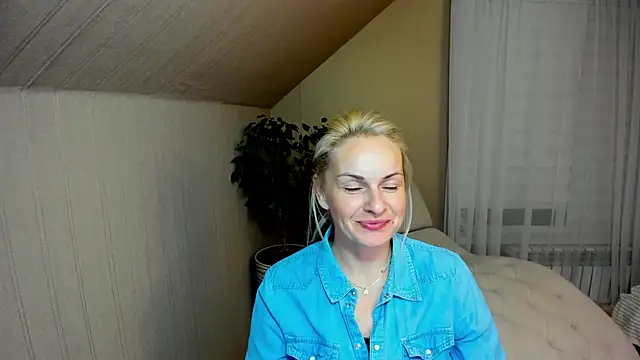 Snapshot of Alicee_Gracee chatting on December 10, 7:22 pm Alicee Gracee online show from December 10, 7:22 pm