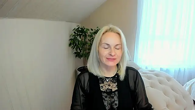 Snapshot of Alicee_Gracee chatting on December 13, 9:02 am Alicee Gracee online show from December 13, 9:02 am