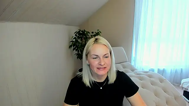 Snapshot of Alicee_Gracee chatting on December 16, 9:46 am Alicee Gracee online show from December 16, 9:46 am