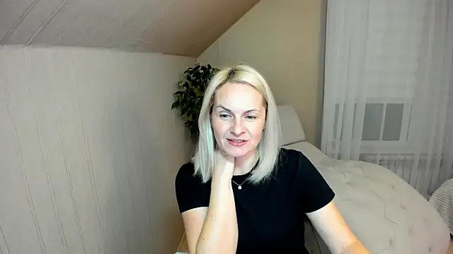 Snapshot of Alicee_Gracee chatting on December 23, 4:50 pm Alicee Gracee online show from December 23, 4:50 pm