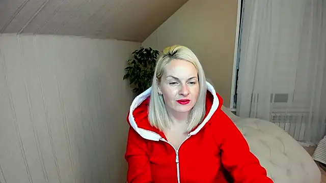 Snapshot of Alicee_Gracee chatting on December 25, 7:02 pm Alicee Gracee online show from December 25, 7:02 pm