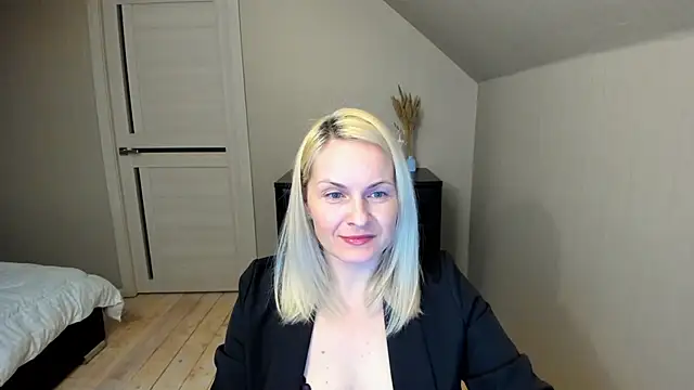 Snapshot of Alicee_Gracee chatting on March 19, 6:44 pm Alicee Gracee online show from March 19, 6:44 pm