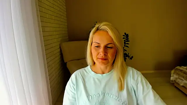 Snapshot of Alicee_Gracee chatting on September 22, 9:22 am Alicee Gracee online show from September 22, 9:22 am