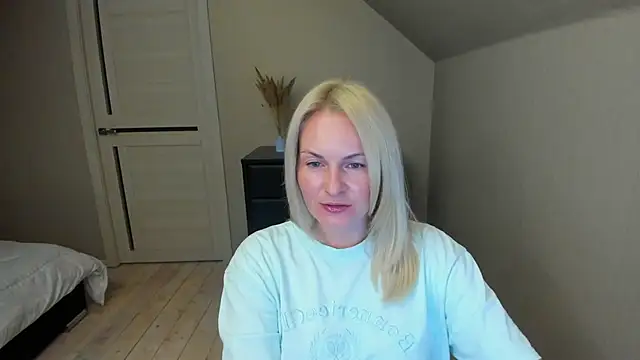 Snapshot of Alicee_Gracee chatting on October 12, 6:51 pm Alicee Gracee online show from October 12, 6:51 pm