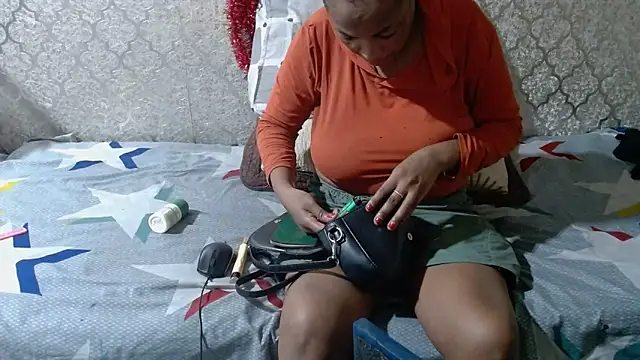 Snapshot of MaximTease24 chatting on March 2, 4:21 pm MaximTease24 online show from March 2, 4:21 pm