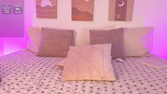 Snapshot of Mia_Heartt chatting on December 2, 7:53 pm Mia Heartt online show from December 2, 7:53 pm