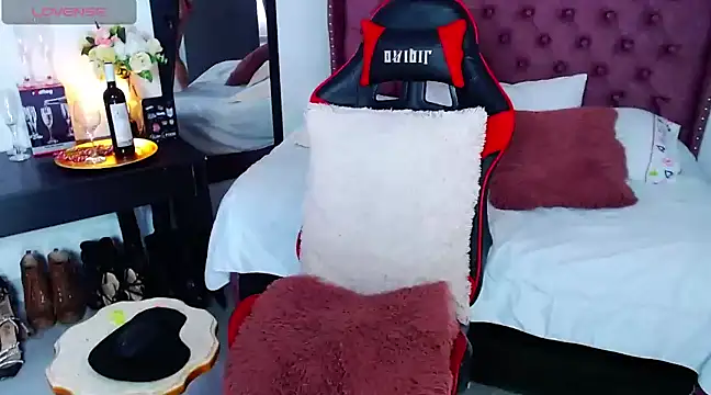 rubyylowell online show from January 9, 12:52 pm