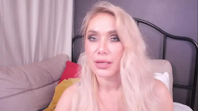 Snapshot of IsadoraDunkan chatting on March 20, 9:13 pm IsadoraDunkan online show from March 20, 9:13 pm