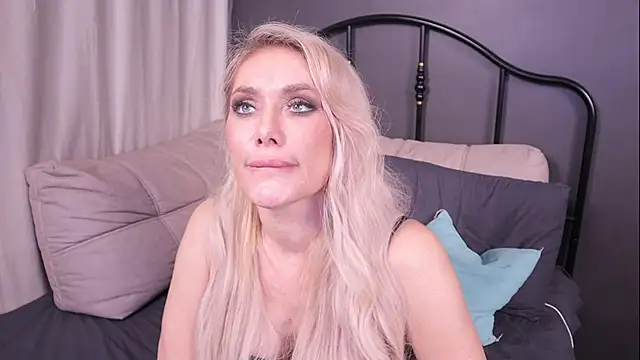 Snapshot of IsadoraDunkan chatting on March 21, 3:22 am IsadoraDunkan online show from March 21, 3:22 am