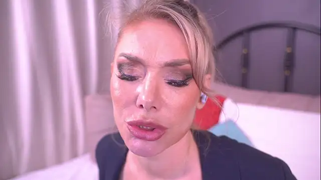 Snapshot of IsadoraDunkan chatting on March 21, 11:34 pm IsadoraDunkan online show from March 21, 11:34 pm