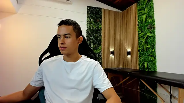 Snapshot of Team_Wallen chatting on March 7, 12:56 pm Team Wallen online show from March 7, 12:56 pm