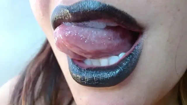 Snapshot of miss_evoleth2 chatting on December 22, 8:39 pm miss evoleth2 online show from December 22, 8:39 pm