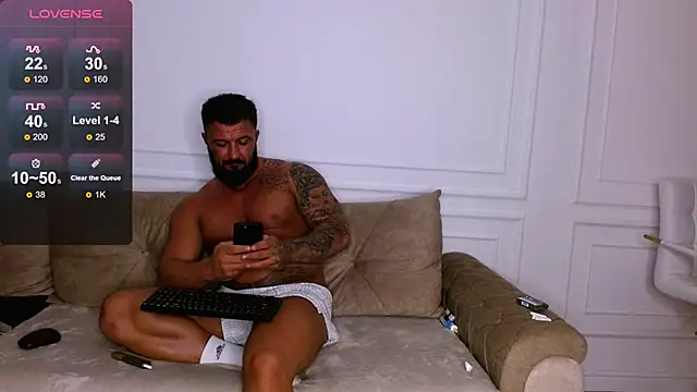 Snapshot of UrsuKing chatting on December 28, 11:26 pm UrsuKing online show from December 28, 11:26 pm