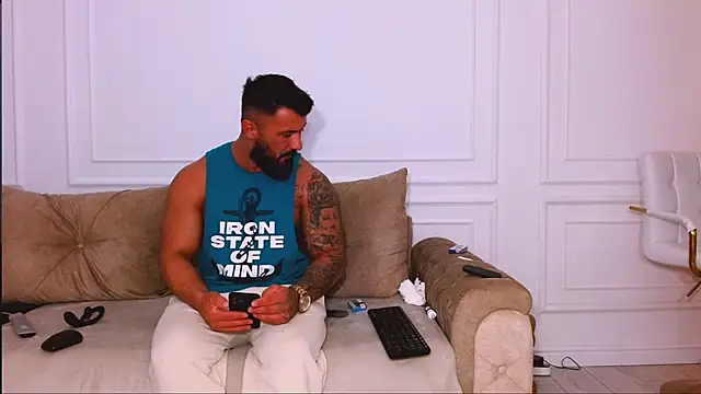 Snapshot of UrsuKing chatting on January 18, 9:24 pm UrsuKing online show from January 18, 9:24 pm