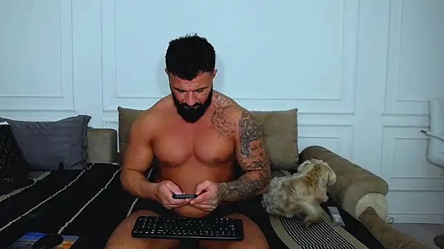 Snapshot of UrsuKing chatting on February 7, 7:38 pm UrsuKing online show from February 7, 7:38 pm