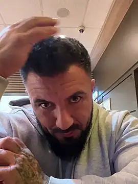 Snapshot of UrsuKing chatting on February 17, 12:21 am UrsuKing online show from February 17, 12:21 am