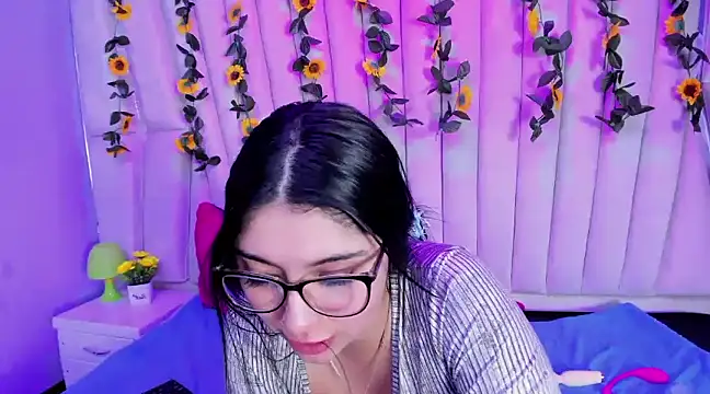 Lucy Anall  online show from February 2, 1:12 am