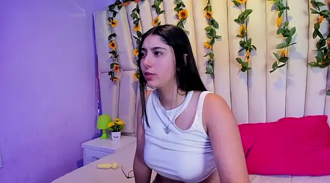 Lucy Anall  online show from February 9, 1:00 am