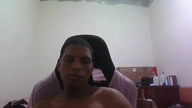 Daaniel593 online show from April 24, 10:45 pm