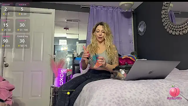 Snapshot of nextdoor_barbie chatting on January 8, 1:11 am nextdoor barbie online show from January 8, 1:11 am