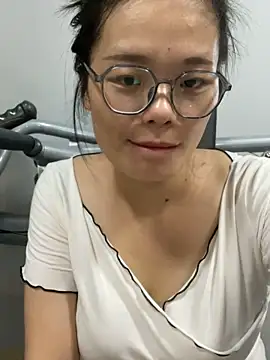 Snapshot of Bella0815 chatting on October 7, 9:28 am Bella0815 online show from October 7, 9:28 am