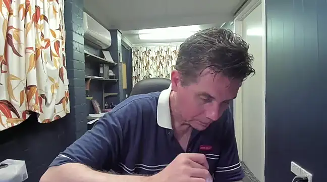 Snapshot of tilobinder chatting on December 4, 5:00 pm tilobinder online show from December 4, 5:00 pm