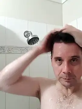 Snapshot of tilobinder chatting on December 15, 8:30 am tilobinder online show from December 15, 8:30 am