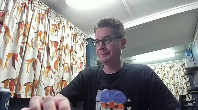 Snapshot of tilobinder chatting on December 26, 1:32 pm tilobinder online show from December 26, 1:32 pm