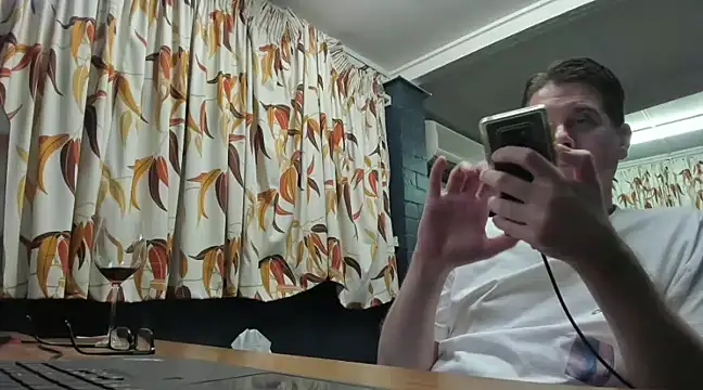 Snapshot of tilobinder chatting on January 11, 2:25 pm tilobinder online show from January 11, 2:25 pm