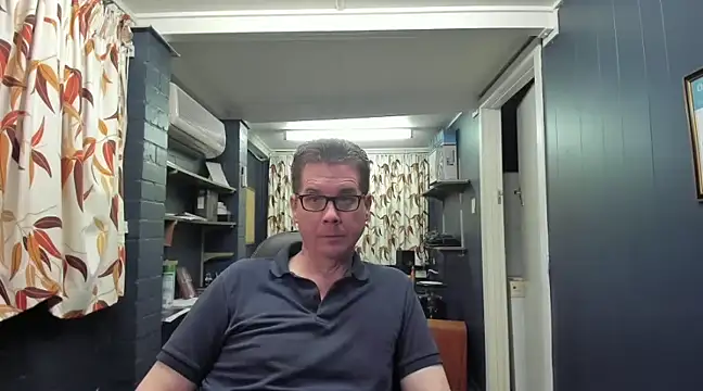 Snapshot of tilobinder chatting on January 13, 2:11 pm tilobinder online show from January 13, 2:11 pm