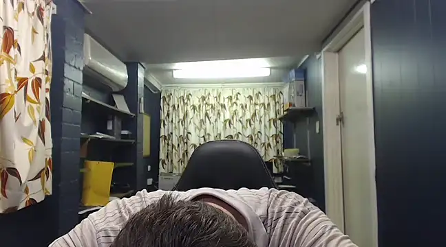 Snapshot of tilobinder chatting on March 21, 6:18 pm tilobinder online show from March 21, 6:18 pm