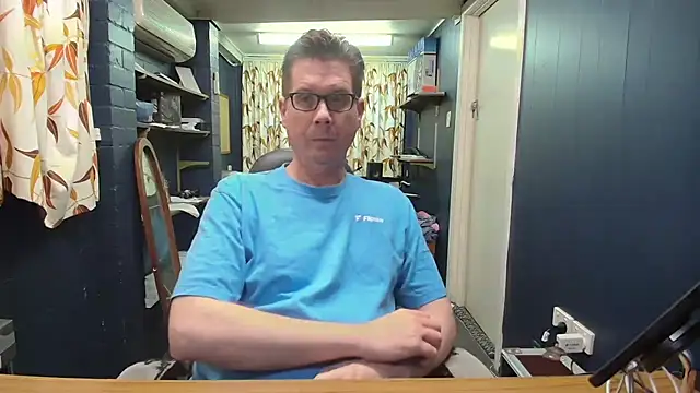 Snapshot of tilobinder chatting on October 11, 1:53 pm tilobinder online show from October 11, 1:53 pm