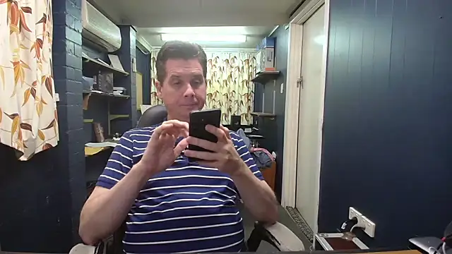 Snapshot of tilobinder chatting on November 1, 4:09 pm tilobinder online show from November 1, 4:09 pm