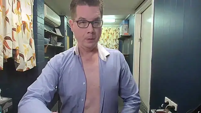 Snapshot of tilobinder chatting on November 15, 1:29 pm tilobinder online show from November 15, 1:29 pm