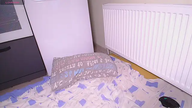 Snapshot of CutiePie3 chatting on January 4, 7:34 pm CutiePie3 online show from January 4, 7:34 pm