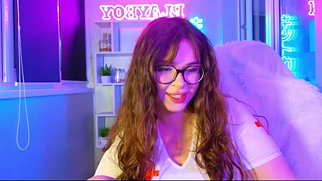 Snapshot of CutiePie3 chatting on November 27, 12:02 am CutiePie3 online show from November 27, 12:02 am