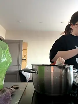 Snapshot of CutiePie3 chatting on November 28, 9:23 am CutiePie3 online show from November 28, 9:23 am