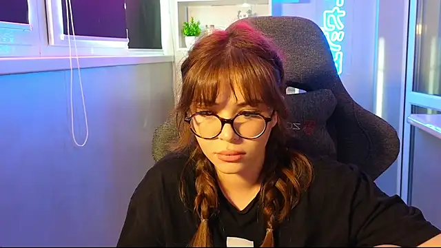 Snapshot of CutiePie3 chatting on November 30, 8:40 am CutiePie3 online show from November 30, 8:40 am