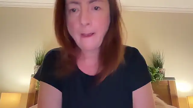 Snapshot of LouiseTswing chatting on December 10, 2:06 pm LouiseTswing online show from December 10, 2:06 pm