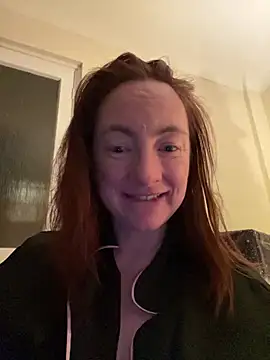 Snapshot of LouiseTswing chatting on December 22, 10:36 pm LouiseTswing online show from December 22, 10:36 pm