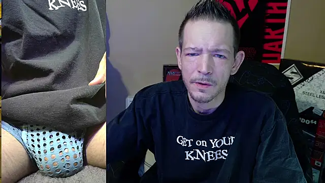 Snapshot of MasterForgedRayy chatting on January 1, 12:33 pm MasterForgedRayy online show from January 1, 12:33 pm