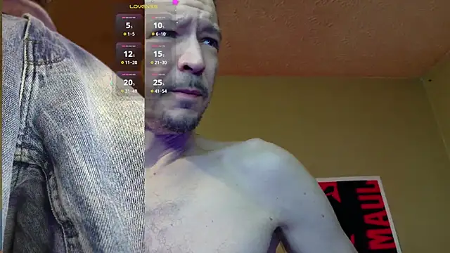 Snapshot of MasterForgedRayy chatting on January 21, 8:30 am MasterForgedRayy online show from January 21, 8:30 am