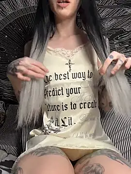 MissMidnightUK online show from January 11, 10:15 pm