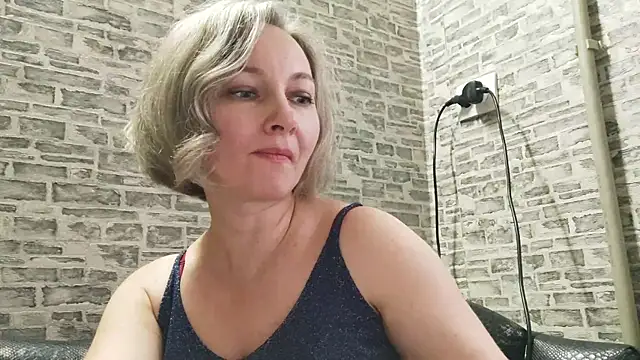 Snapshot of EdithManning chatting on December 24, 10:55 am EdithManning online show from December 24, 10:55 am